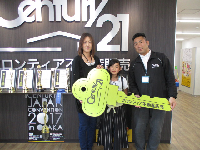 校区内で探していた。