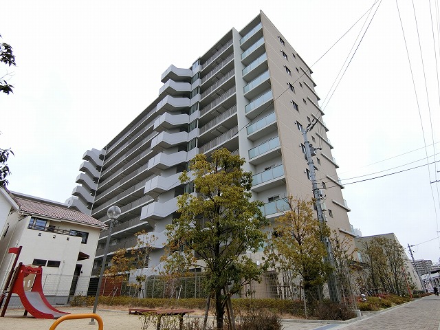 今の家が古くなったから。