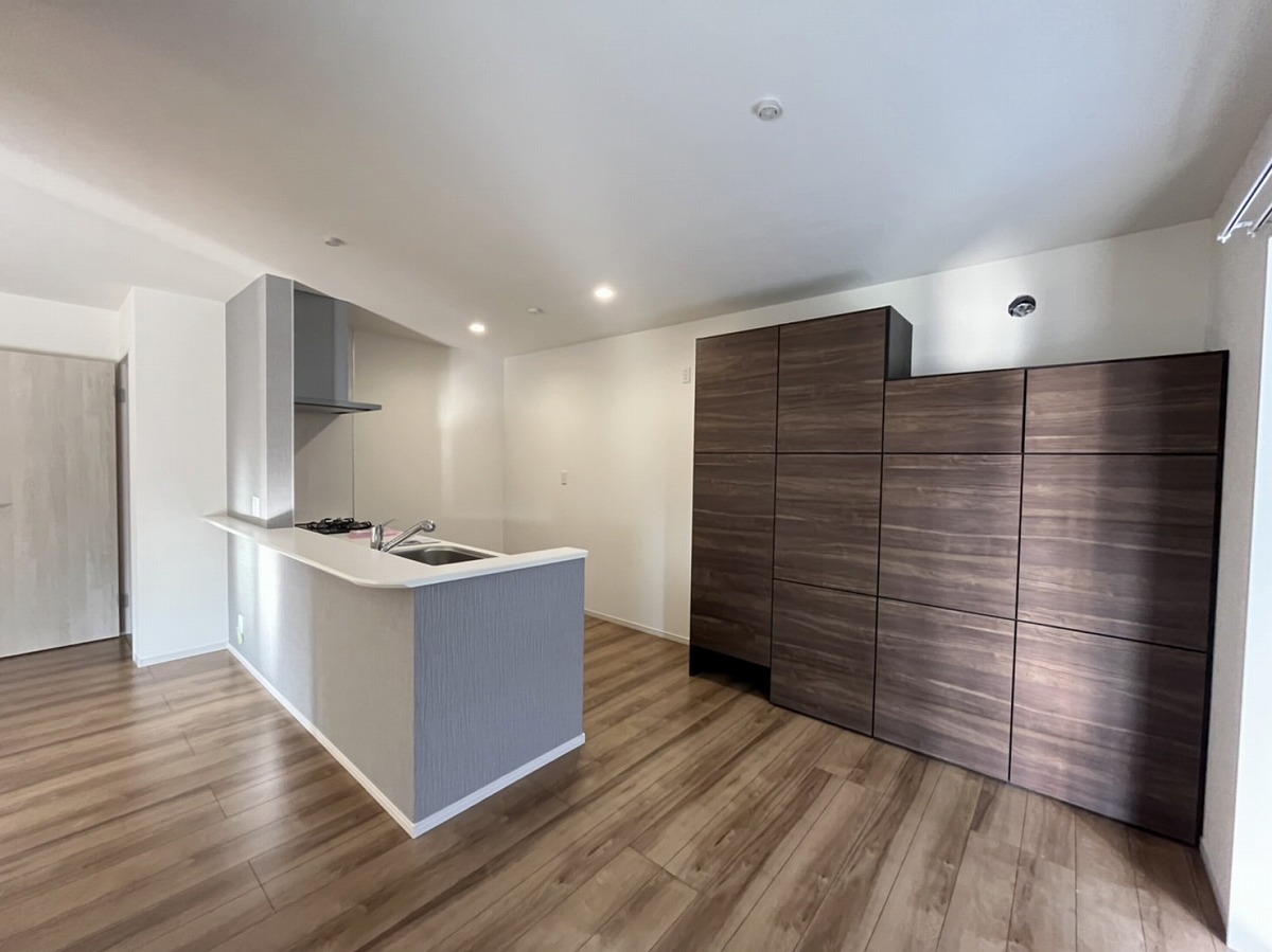 デッドスペースに壁面収納を造作