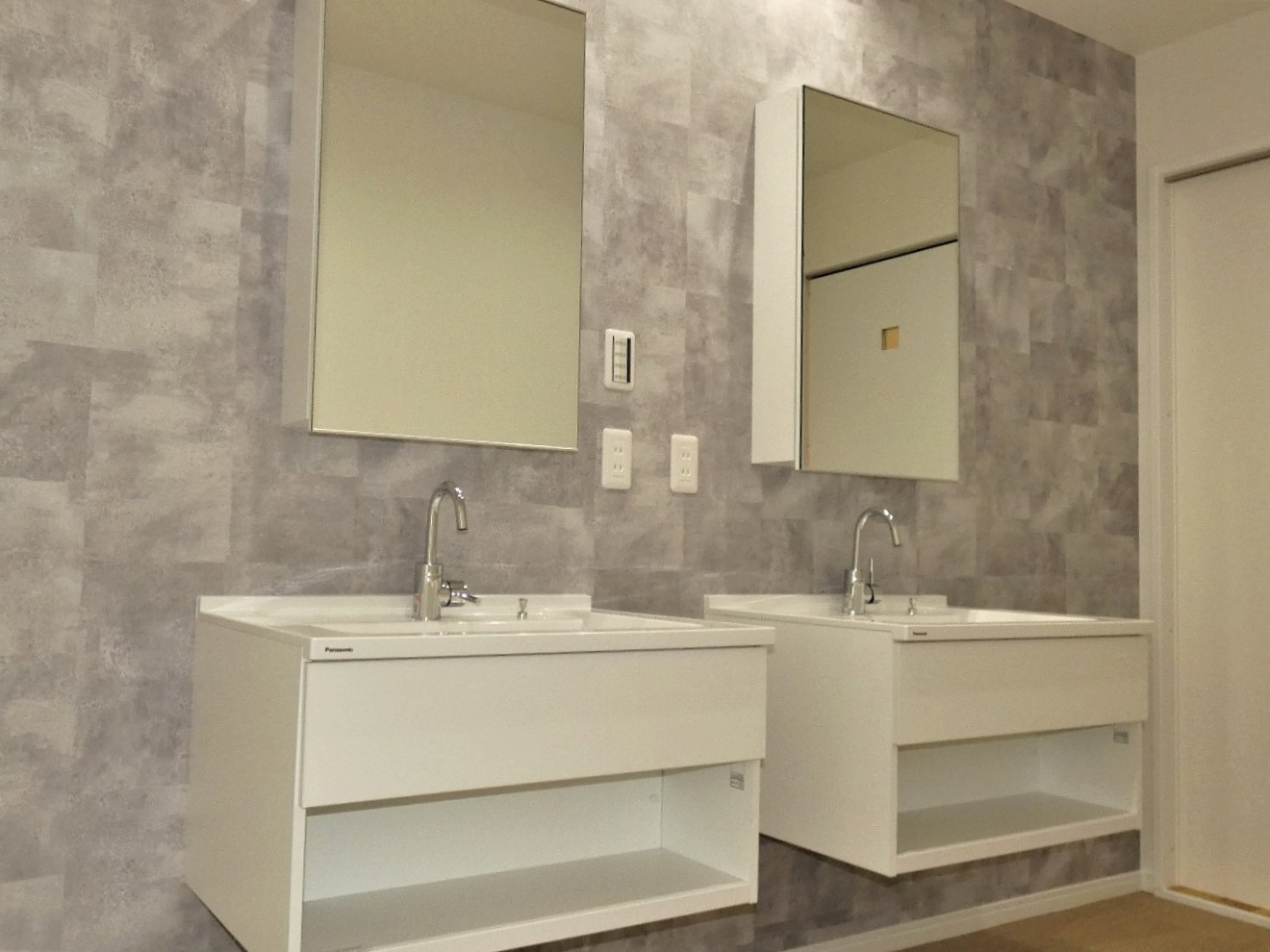 洗面台を2台置くことで毎朝の身支度をスムーズに