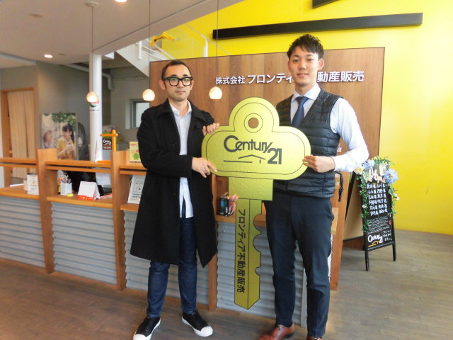 家賃が高く、住んでいる場所の前にどでかいマンションが建ってしまった。