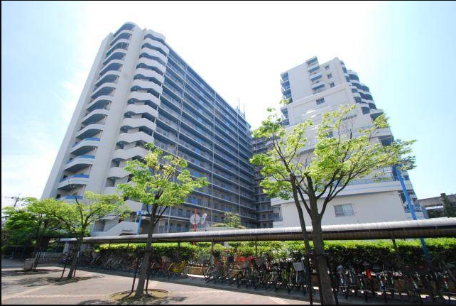 近隣でマンションへの移住を考えたため
