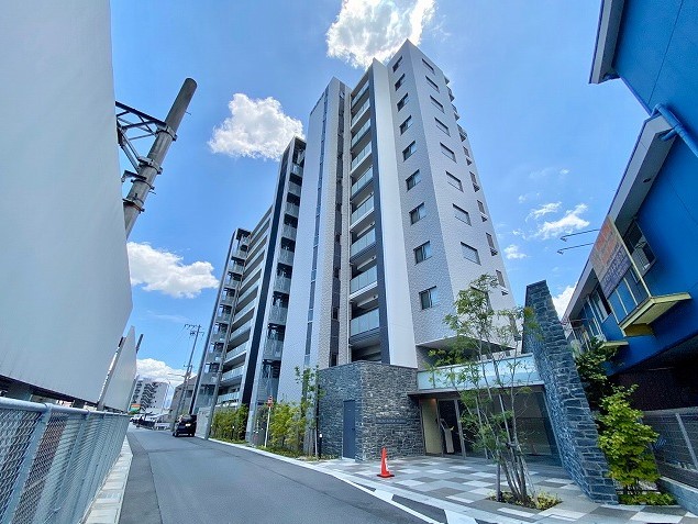 インターネットで駅近くのマンションを探していた