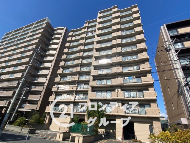 現況の家屋も老朽化に伴い、近隣で駅近の物件を探していた。