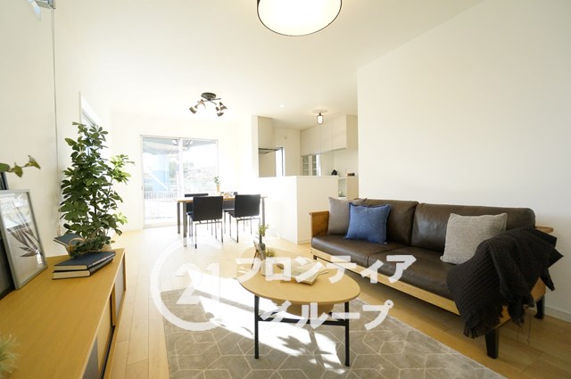 子供が大きくなってきた。
近くに新築物件の旗があったので