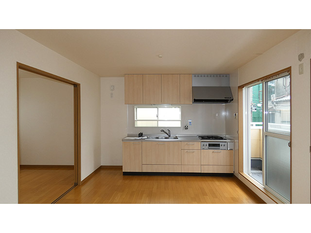 L型キッチンにしてリビングを広く