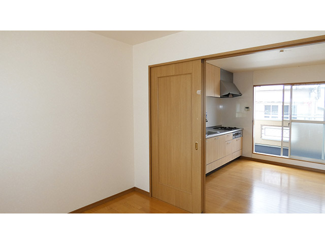 L型キッチンにしてリビングを広く