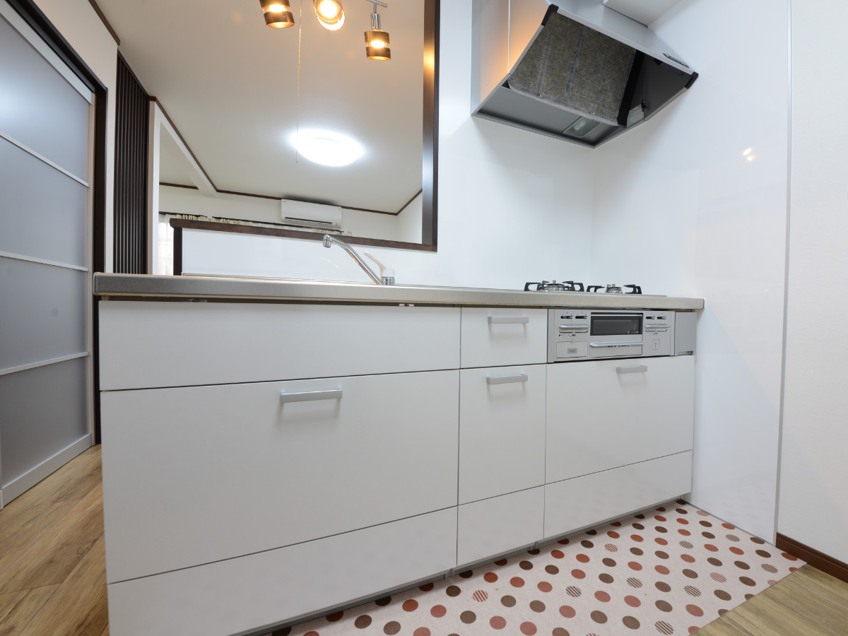 広いリビングは、格子て生まれた