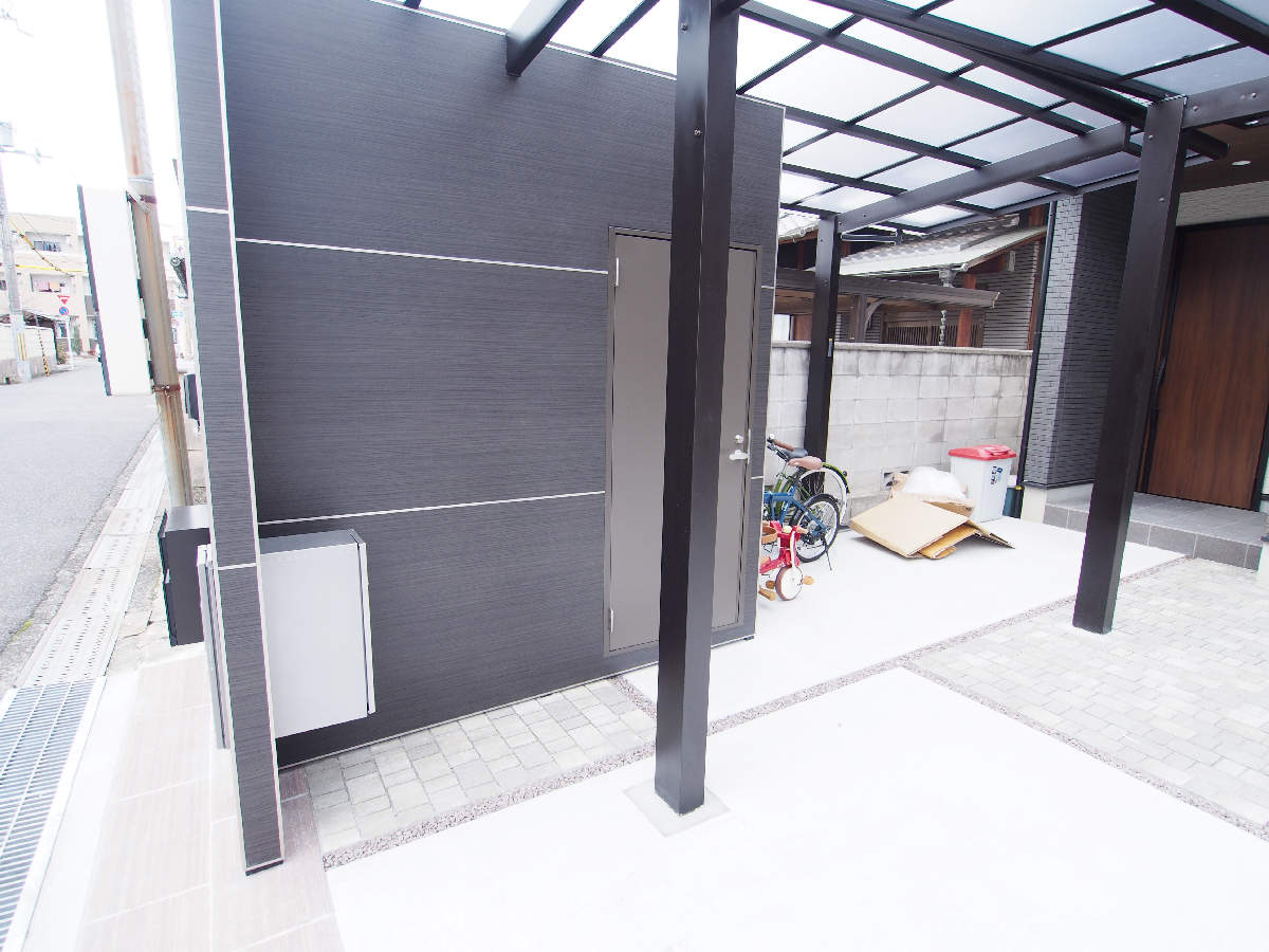 スタイリッシュな、多機能門柱