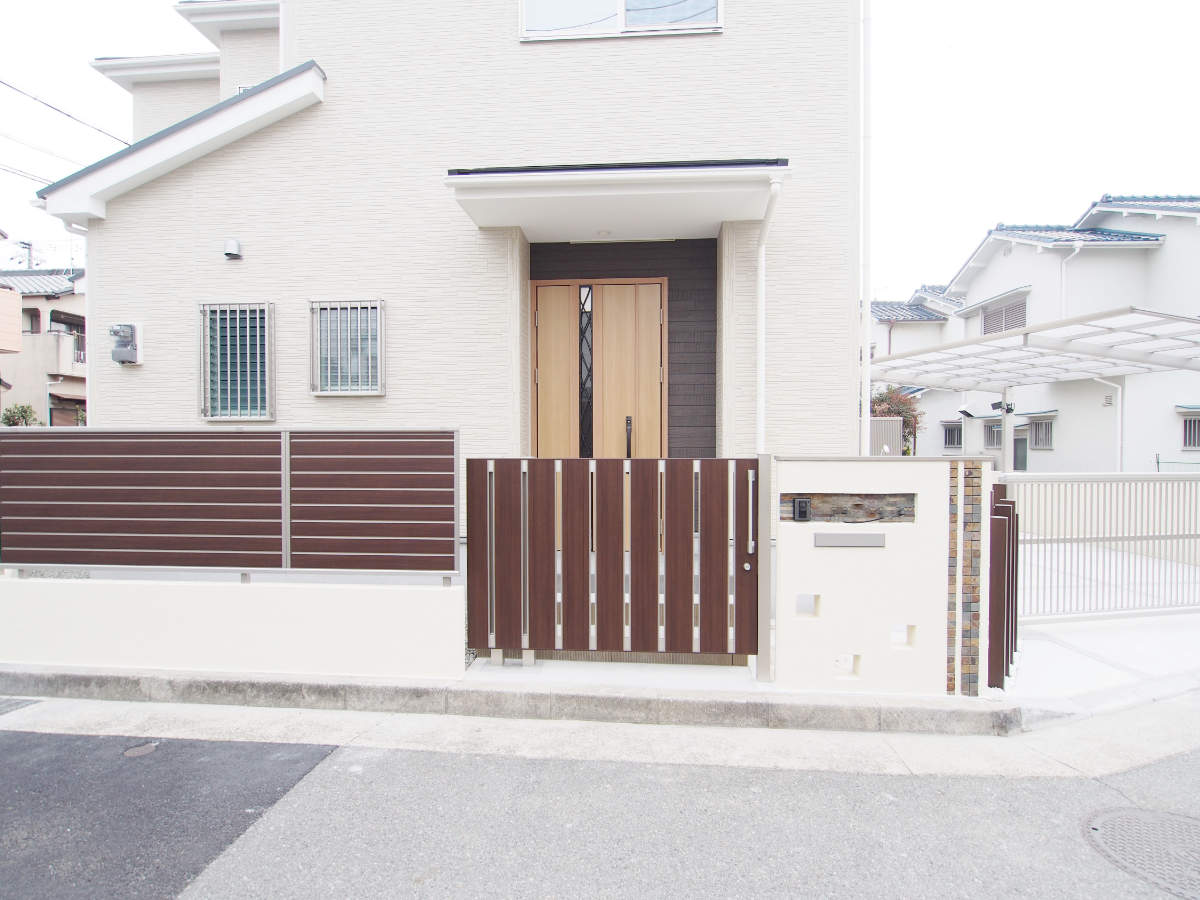 外構で建物のファサードにアクセント