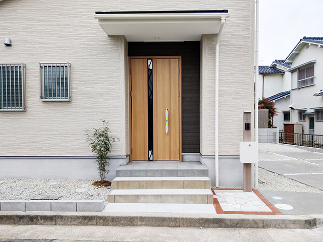 外構で建物のファサードにアクセント