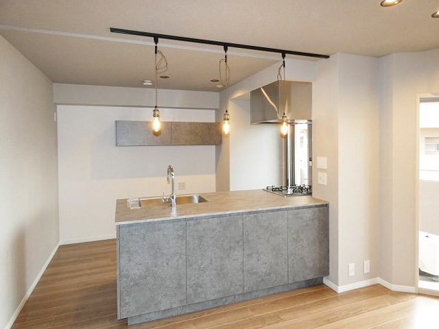 KOBESTYLEのキッチンをメインにアンティークな雰囲気に