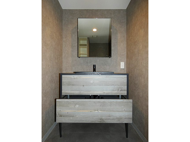 KOBESTYLEのキッチンをメインにアンティークな雰囲気に