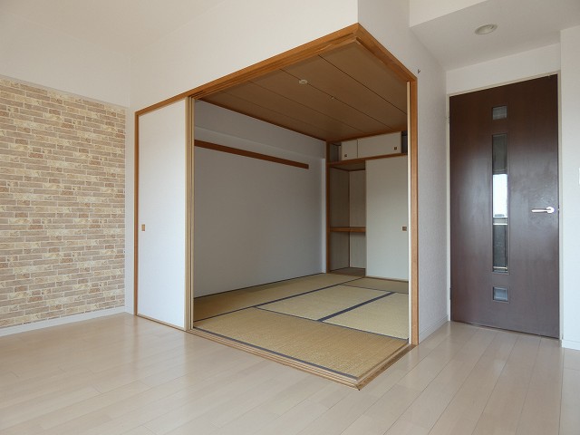 KOBESTYLEのキッチンをメインにアンティークな雰囲気に