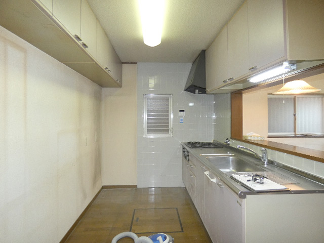 お料理が楽しくなるマンゴーイエローのキッチン