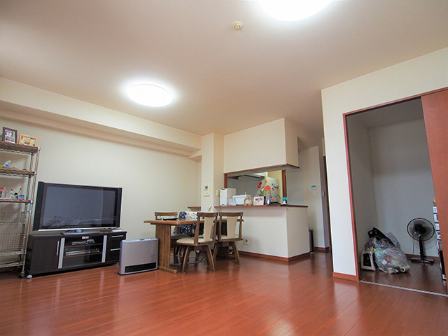 大型収納を有効活用して書斎へ